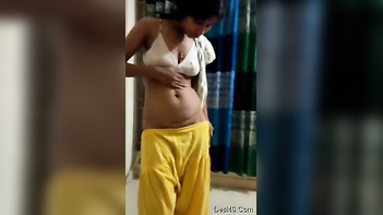 Desi Housewife's Twat Gets Pounded in Close Up View for Porn Lovers.