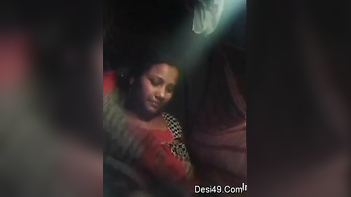 Indian Slut Flashes Her Saggy XXX Tits and Pulls Sari Up on Camera for Pervs.
