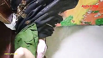 Indian Aunty Gets Pounded Hard by Her Horny Servant in XXX Action.