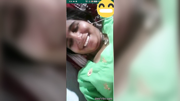 This Naughty Desi Bitch Flash Her Juicy Tits and Make You Beg for More!