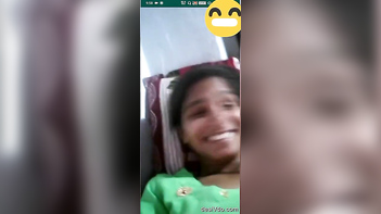 This Naughty Desi Bitch Flash Her Juicy Tits and Make You Beg for More!