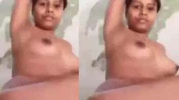 Indian Slut Shows XXX Parts and Cums Hard from Posing.