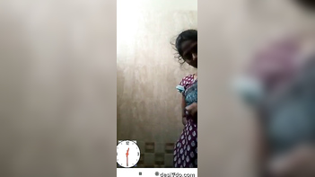 Naughty Indian Bhabhi Flaunts Her Juicy Tits in Steamy Village Action