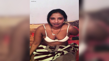 Richa Bhabi Getting Pounded by Neighbour in Leaked HQ Hindi Audio Clip!