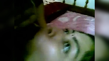 Busty Mallu Aunty Moaning and Cumming Hard from Pussy Fingering