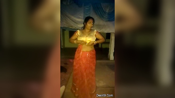 This Desi Slut Get Convinced to Flash Her Tits in This Wild Amateur XXX Clip.
