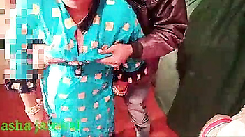 Hot Aunty Banged Hard by Horny Plumber in Wild Desi XXX Sex Video