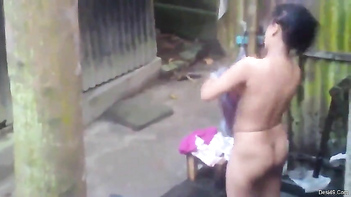 Indian MILF Scrubs Her Giant Tits and Ass Outdoors in Wild Sex Video.