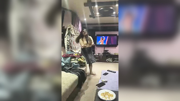 Nasty Pakistani Slut Grinds Bare on Yeh Mera Dil, Dirty Dance and Soaking Cunt Close-ups.