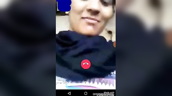 Busty Desi Babe Flaunts Her Natural Tits on Live Video Call.