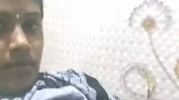 Sexy Kerala Babe Shows Off Her Juicy Pussy in Hot Nude Selfie Action.