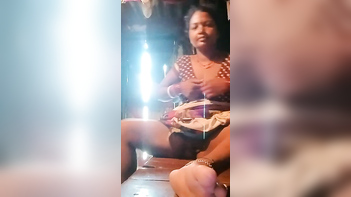 This Horny Dehati Bitch Rub Her Wet Pussy in a Raunchy Solo Show