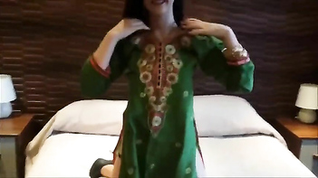 Desi Teen's Raunchy Butt Exposure in Homemade XXX Clip Leaves Guy Breathless