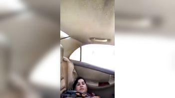 Paki Bhabi Shows Her Pussy In The Car, Damn That’s Some Juicy Pussy Action
