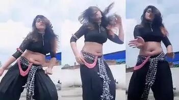 Busty Babe Raani Tiwari's Wild Navel and Belly Button Dance Show!