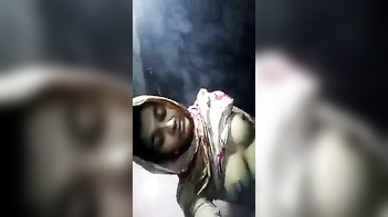 Bangalore Babe Ruksana Shows Off Her Juicy Tits in Steamy MMS Clip