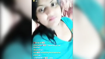 Desi Babe Shows Off Her Juicy Hooters With Dark Nipples In Public Sex Broadcast