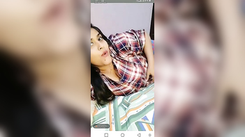 Hot Desi Babe Squirts Hard in Live Indian Porn Show - Watch Now!