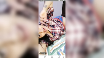 Hot Desi Babe Squirts Hard in Live Indian Porn Show - Watch Now!