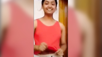 Desi Bitch Flashes XXX Tits on Command - Hardcore Indian Sex Tube Action.