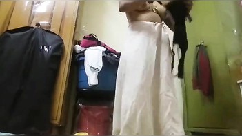 Indian Babe Strips Yellow Dress, Reveals Juicy Pussy On XXX Cam