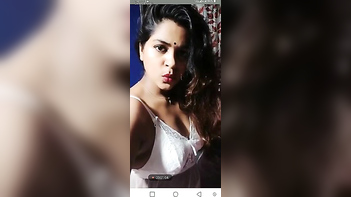 Desi Babe Shaking That Ass in a Live Dance App Video, Damn She’s Sexy as Hell