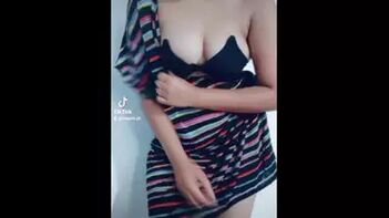 Hot Teen Babe Raagini Flashing Her Perfect Tits in HD Indian Porn Video.