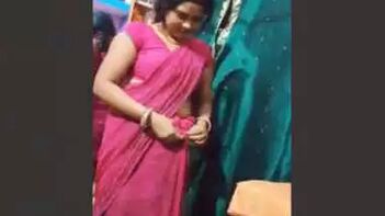 Desi Bhabhi Strips Her Saree, Revealing Juicy Pussy In HD