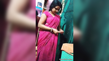 Desi Bhabhi Strips Her Saree, Revealing Juicy Pussy In HD