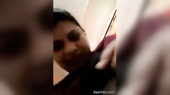 Big-Titted Desi Bhabhi Flashing Her Massive Jugs in Steamy Indian Porn Clip.