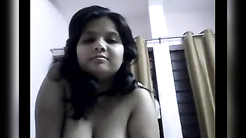 Desi Mallu Aunty Reshma's Big Boobs Sucking Videos - An Unforgettable Experience!