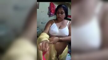 Arousing Video of Big Boobed South Indian Aunty's Steamy Sex Affair