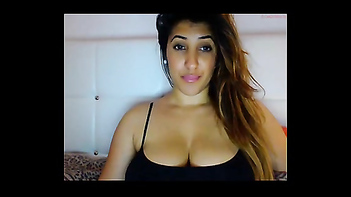 Desi Girl with Big Boobs Flaunts Her Assets on Live Cam Show