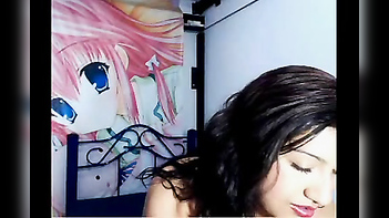 Desi Housewife Flaunts Her Sexy Figure on Webcam - A Must-See for Fans of Desi Sex!