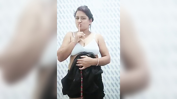 Horny Indian Mom Gets Nailed Hard in Steamy MMS Leak - Indian Porn Tube.