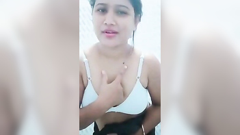 Horny Indian Mom Gets Nailed Hard in Steamy MMS Leak - Indian Porn Tube.