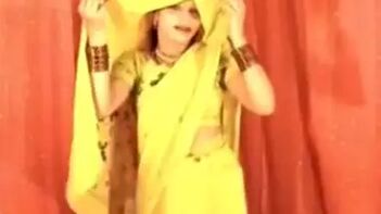 Hindu Girl in Yellow Saree Teasing and Fucking Hard in Indian Porn Tube Video.
