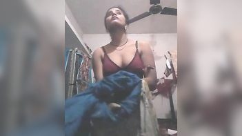 Desi Slut Wife Gets Naked for Lover in Steamy Indian Porn Video.