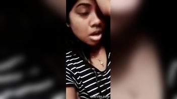 This Kolkata Slut Flash Her Tits on a Video Call - Hot Indian Amateur Action!