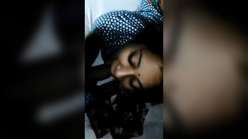 Hot Karnataka Aunty Gives Mind-Blowing Blowjob in Indian Porn Tube Video.
