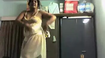 Horny Mommy Aunty's Seductive Dance - Watch This Indian Porn Tube Video Now!