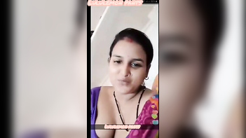 Desi Bhabhi Flashing Her Juicy Tits and Pussy Close-Ups