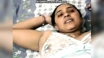Hot Chennai Tamil Aunty Gives Mind-Blowing Blowjob and Gets Pounded Hard.
