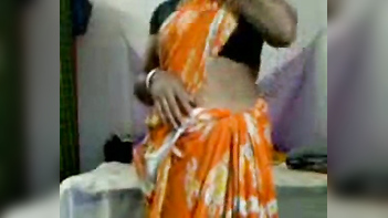 Watch This Amazing Bhabhi in Saree Get Intimate with Devar in Hot Chudai Video