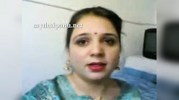 Sensational Nangi Aunty Caught Making MMS While Masturbating!