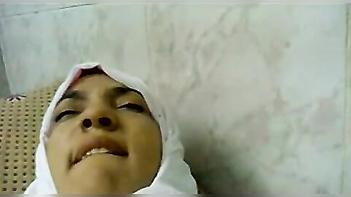 Sizzling Desi Hijab Girl's Home Sex with Lover - An Unforgettable Experience!