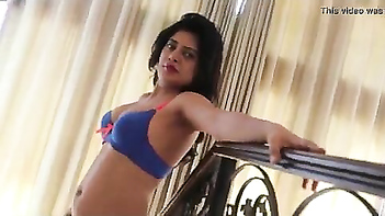 Desi Models Sizzle in Hot Bikini Photoshoot – See the MMS Here!
