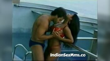 Gorgeous Housewife Desi Video Watch Her Romance with Her Lover