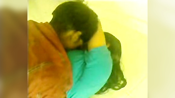 Bengaluru Couple Shares Intimate Moment as He Smooches Girlfriend for the First Time in Desi Sex Video