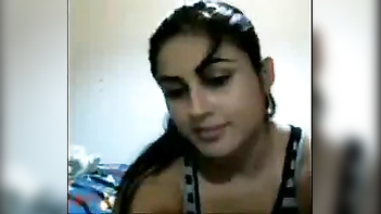 Sensational Desi Mature Beauty Flaunts Her Stunning Figure in the Nude